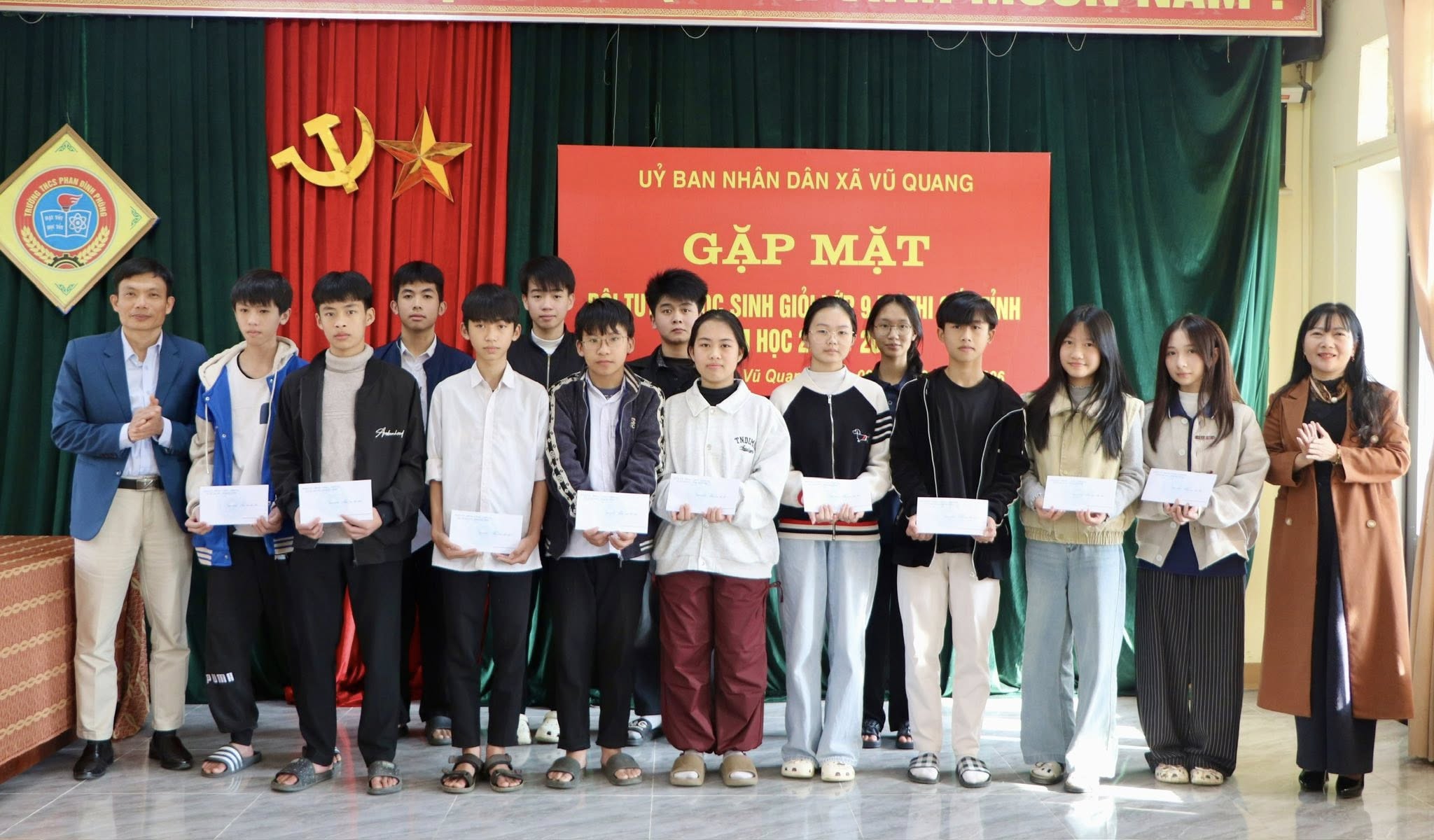 Vũ Quang động viên đội tuyển học sinh giỏi lớp 9 trước kỳ thi cấp tỉnh