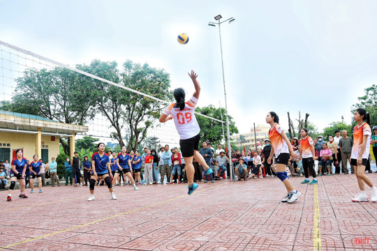 Sôi nổi các giải thể thao chào mừng khai trương du lịch biển Hà Tĩnh