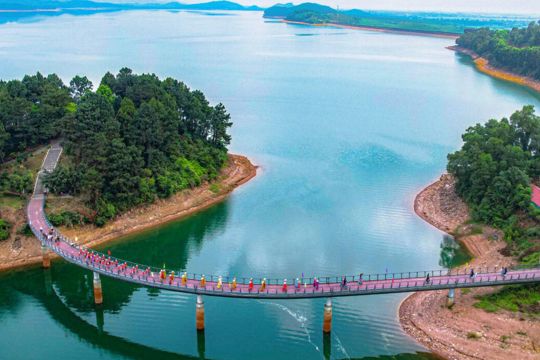 Hồ Kẻ Gỗ Hà Tĩnh – điểm du lịch xanh, trốn nóng lý tưởng