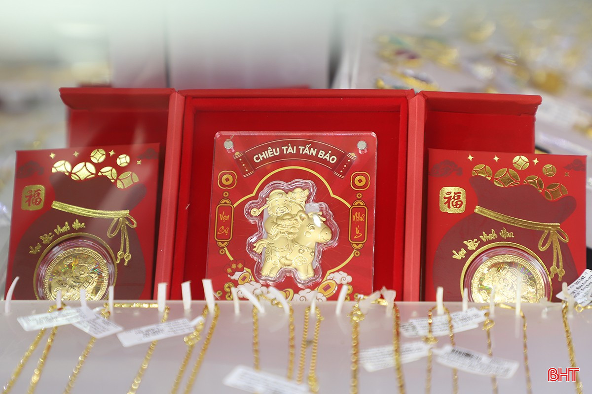 Phố vàng sôi động, giá vàng đắt gấp đôi ngày vía Thần Tài năm ngoái