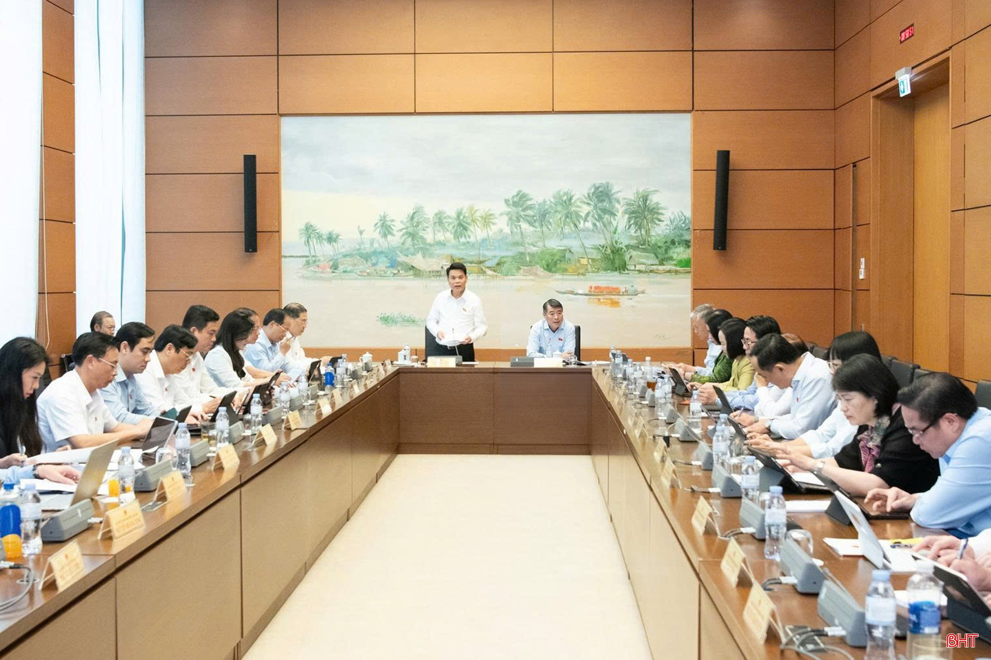 Toàn cảnh phiên thảo luận tổ sáng 22/10. bqbht_br_2.jpg