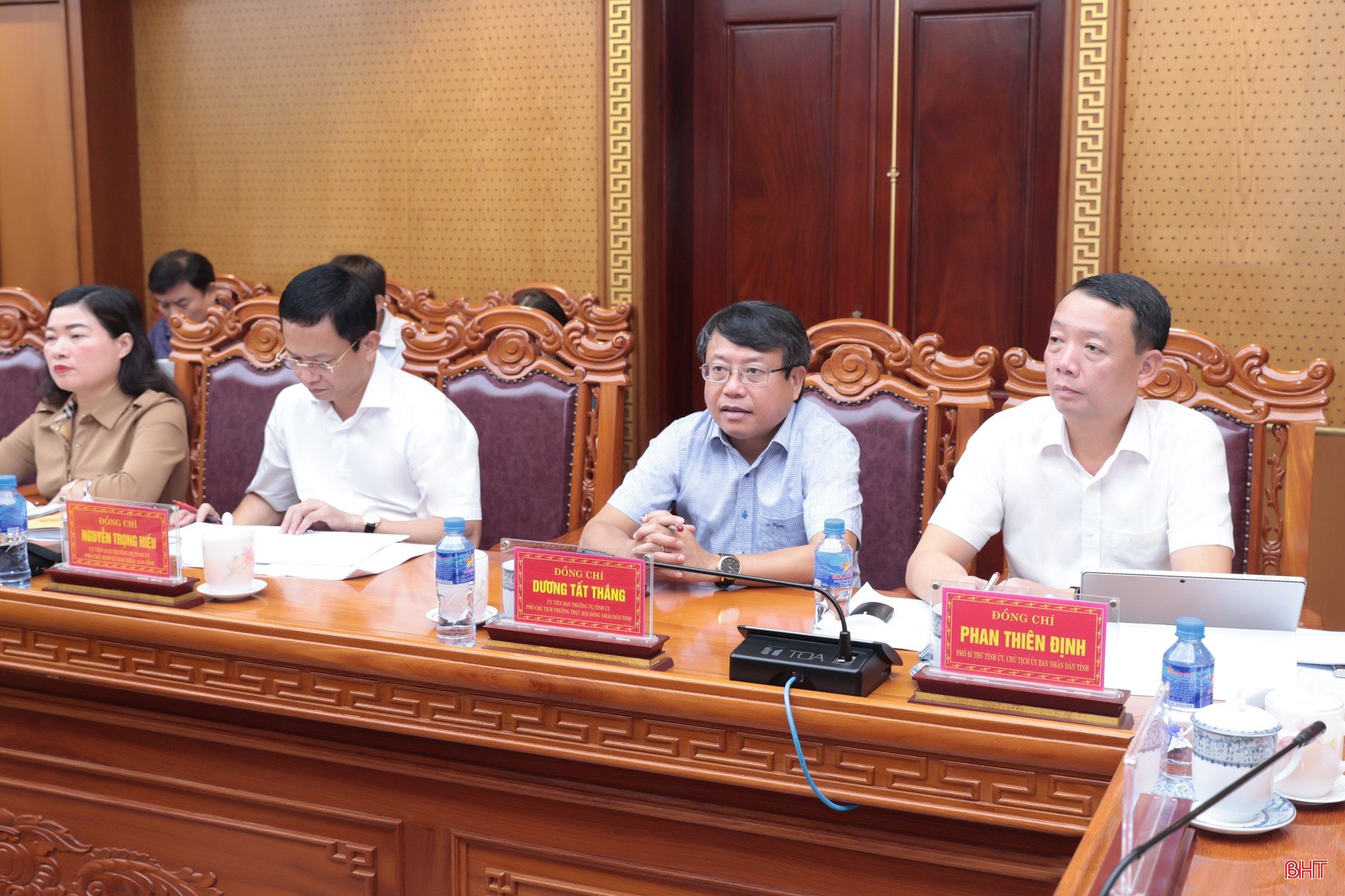 Đồng chí Phan Thiên Định - Phó Bí thư Tỉnh ủy, Chủ tịch UBND tỉnh và đại biểu tham dự cuộc họp. bqbht_br_phan-thien-dinh.jpg