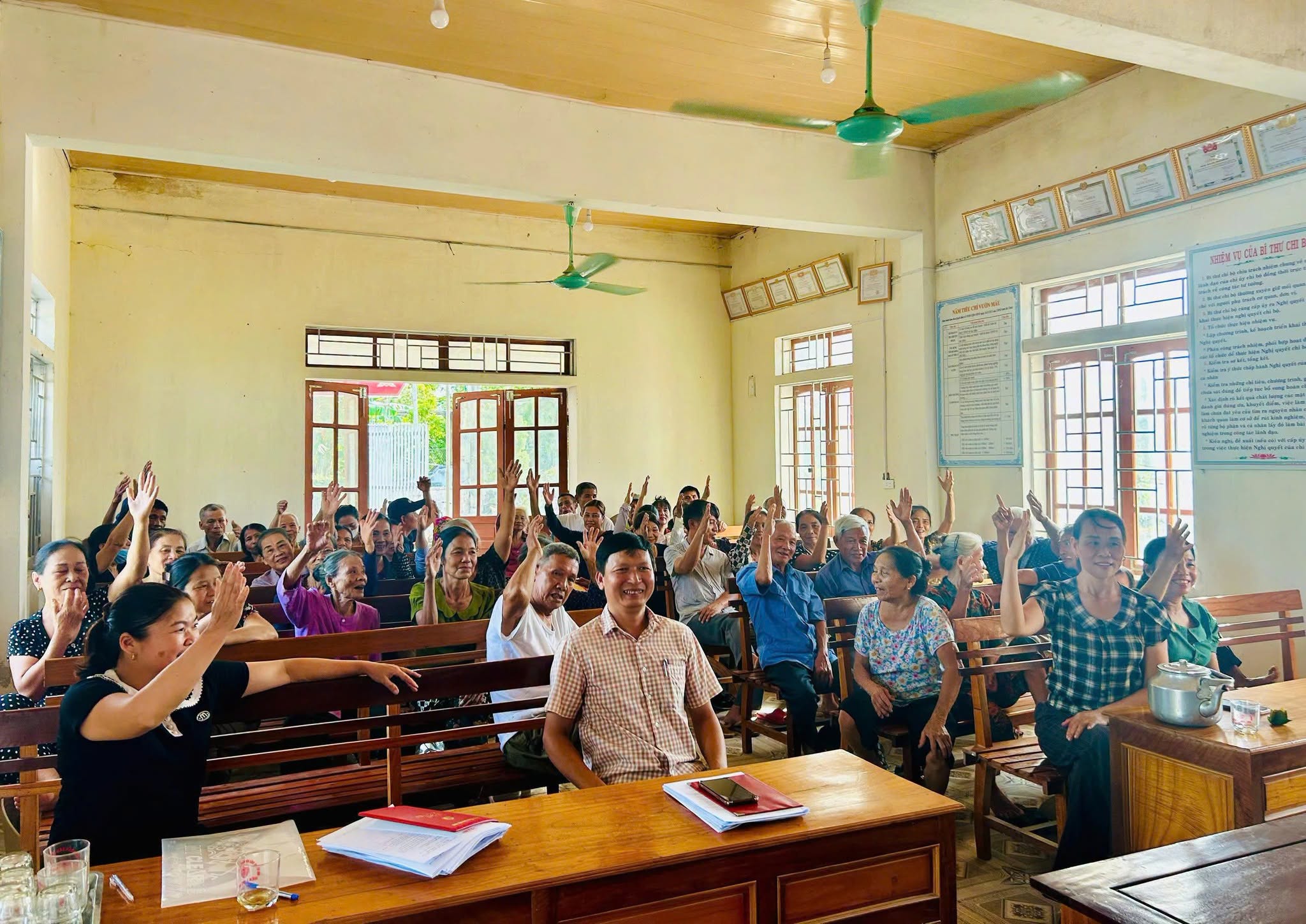 Xã Hương Sơn lấy ý kiến Nhân dân về phương án sáp nhập, đổi tên thôn