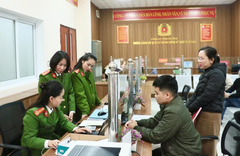 Người dùng VNeID được miễn, giảm lệ phí nhiều dịch vụ công