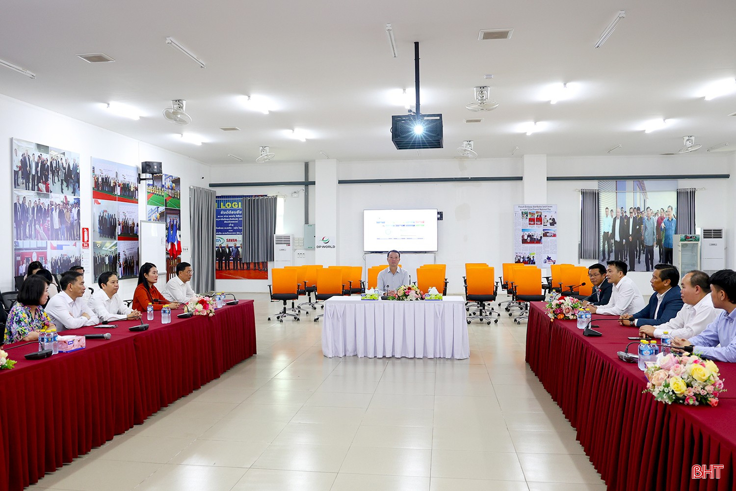 Đoàn công tác làm việc tại Khu kinh tế đặc biệt Savannakhet. bqbht_br_1z0a4212.jpg