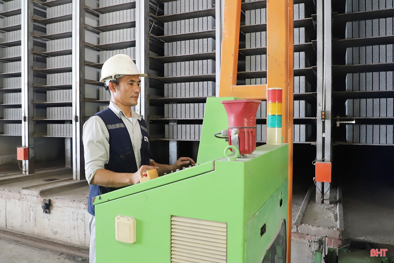 Khu vực doanh nghiệp hiện đóng góp 60 - 65% GRDP của tỉnh. bqbht_br_img-0858.jpg