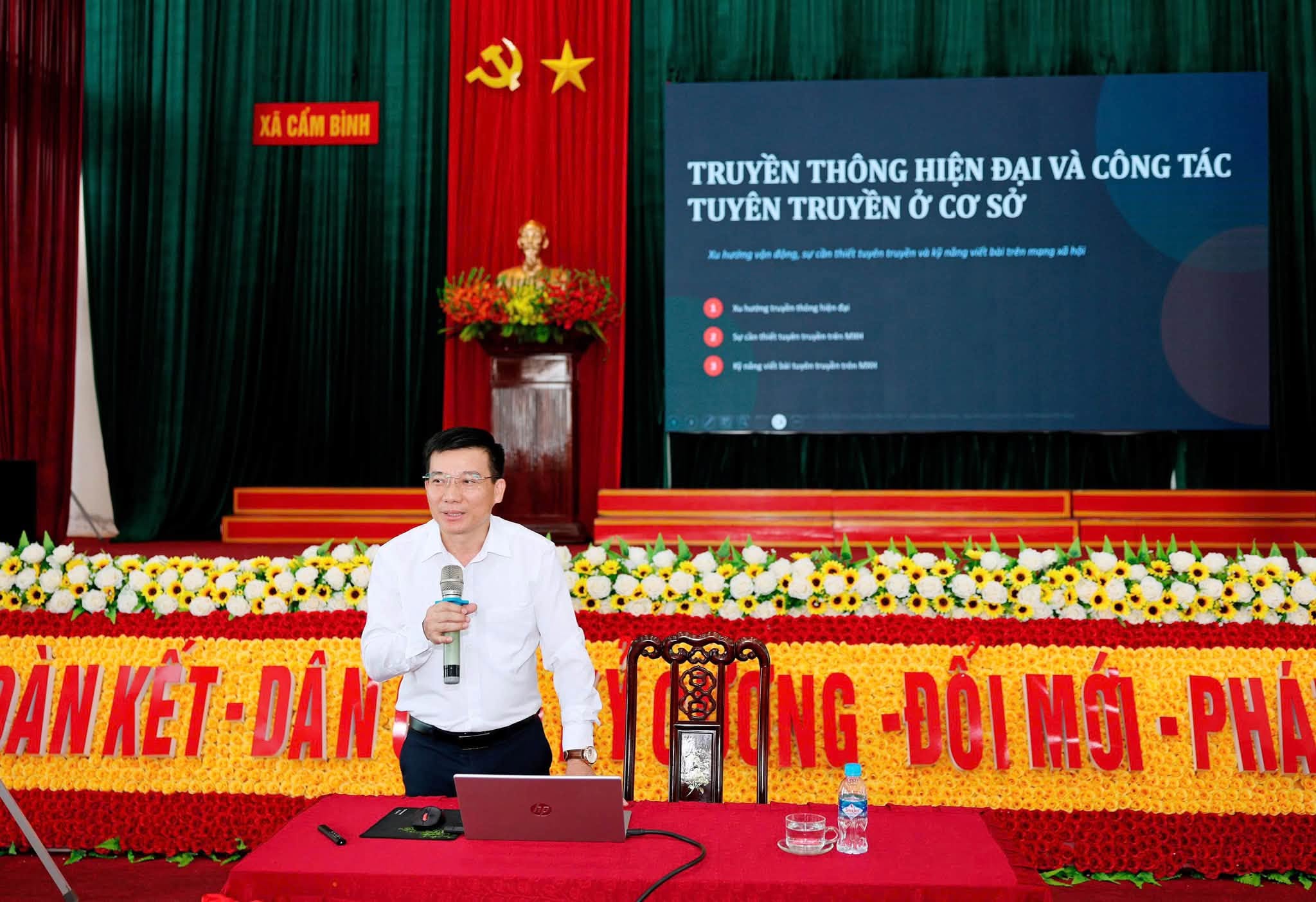 Tập huấn nâng cao năng lực cho cán bộ làm công tác thông tin cơ sở tại xã Cẩm Bình