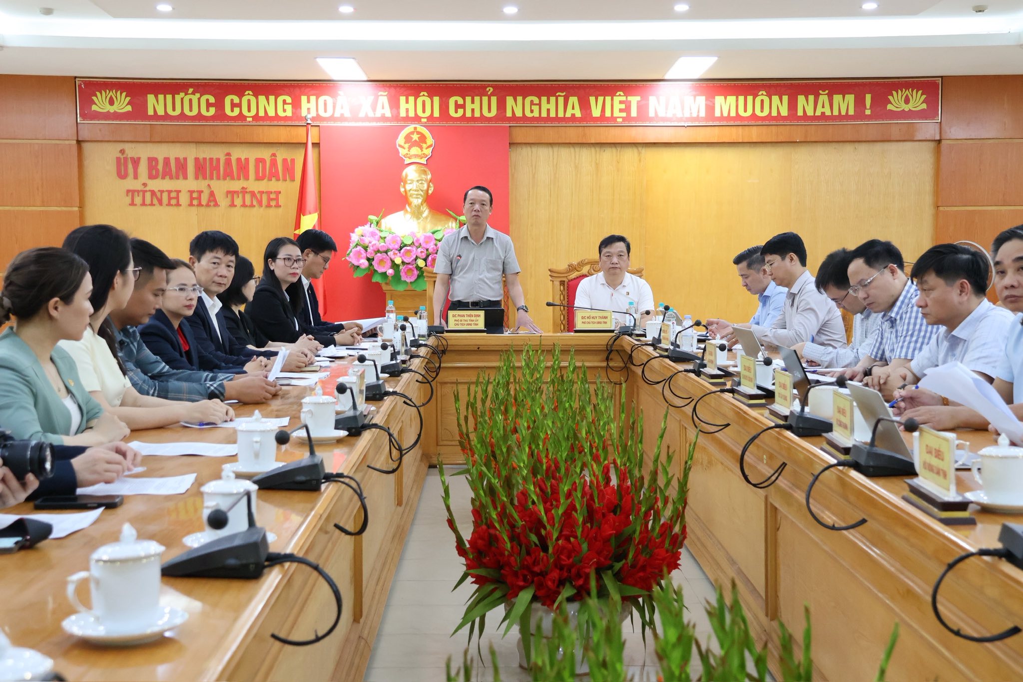 Hợp tác đầu tư phát triển chuỗi sản xuất, chế biến dứa và cây ăn quả