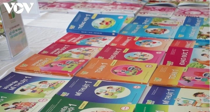 Miễn phí SGK trên toàn quốc từ năm học 2029–2030