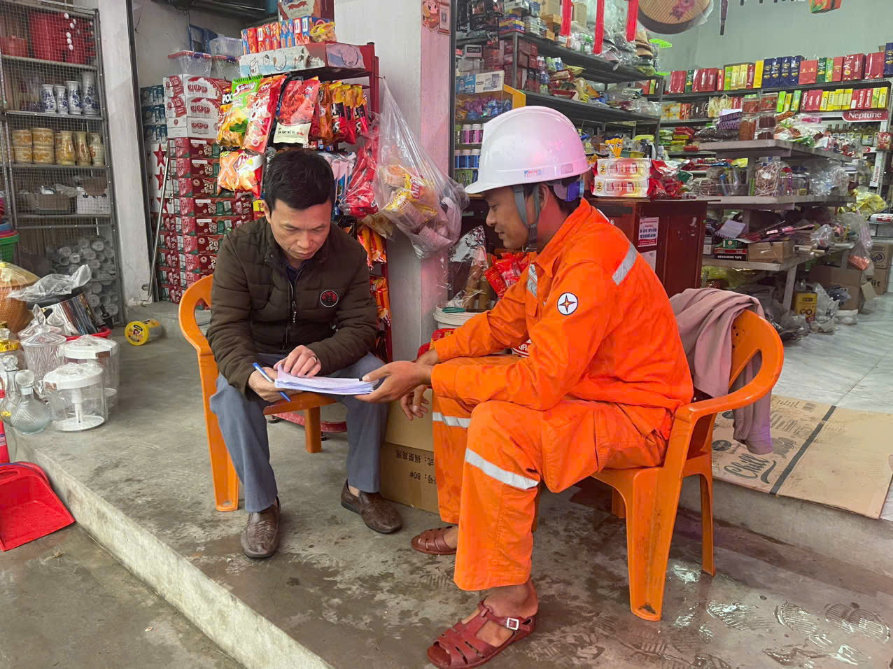 Đội Quản lý Điện lực khu vực Thạch Hà tăng cường tuyên truyền an toàn điện dịp Tết