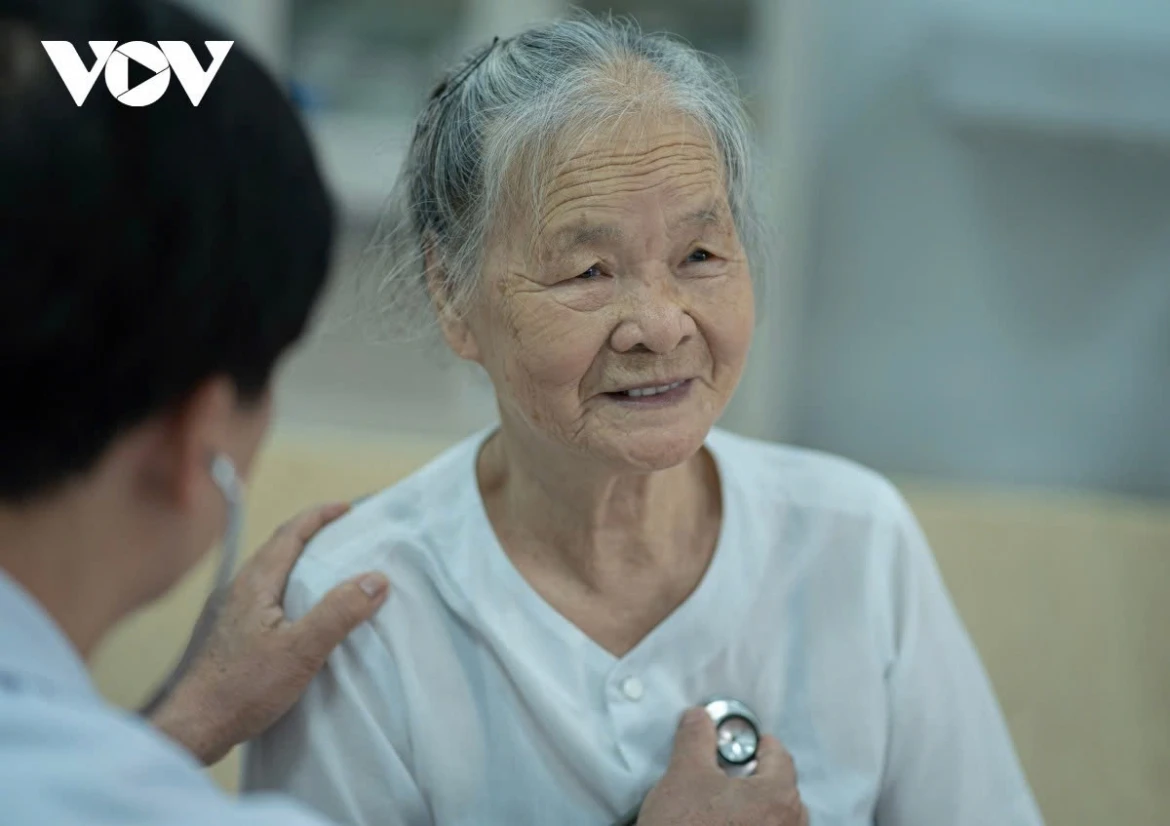 Từ ngày 1/7, BHYT chi trả khám ngoại trú trái tuyến, vượt cấp ra sao?