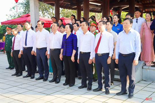 Phó Thủ tướng dâng hương tưởng niệm 235 năm ngày mất Đại danh y Hải Thượng Lãn Ông 