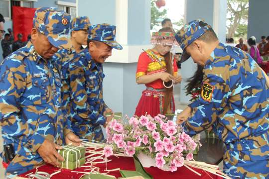 Ấm áp nghĩa tình quân dân trong chương trình xuân tại Cam Ranh
