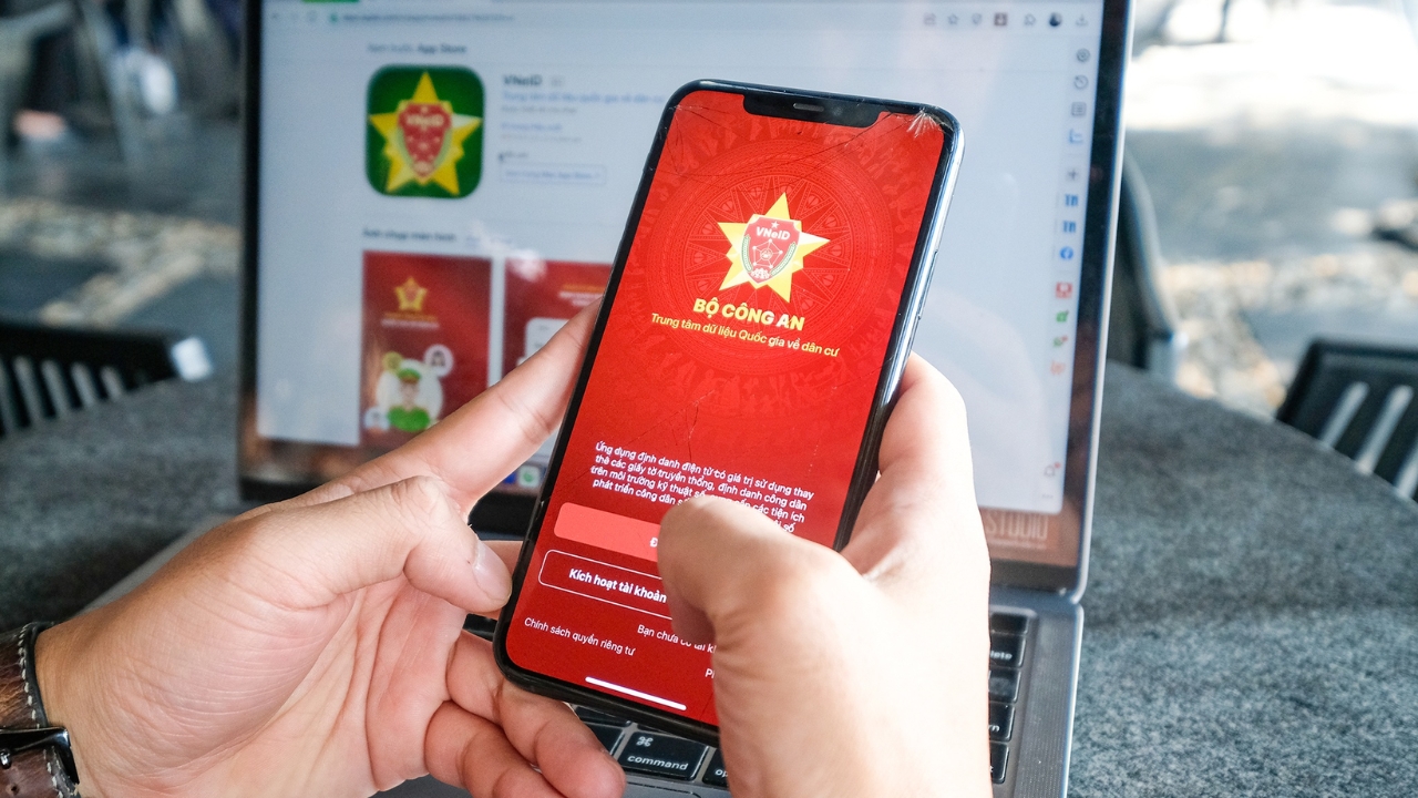 Từ 28/9, nhận trợ cấp BHXH qua VNeID như thế nào?