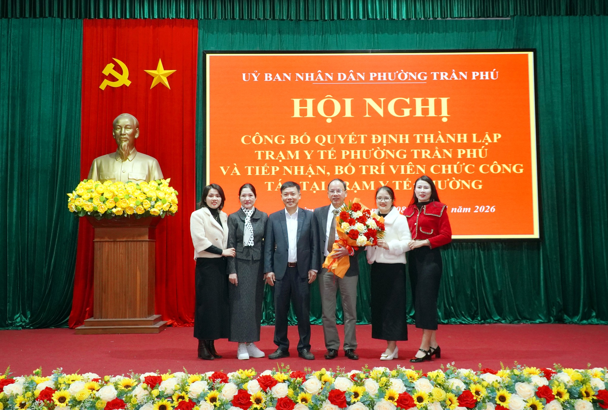 Công bố Quyết định thành lập Trạm Y tế phường Trần Phú và tiếp nhận, bố trí viên chức công tác