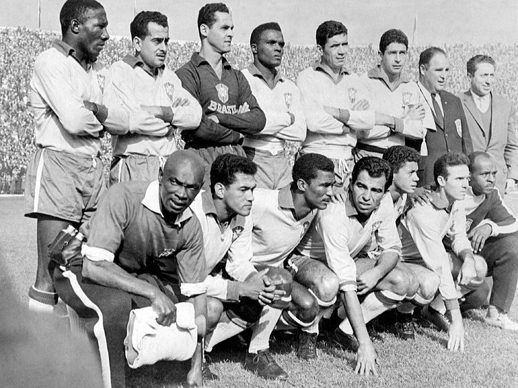 Những lần chính trị làm dậy sóng World Cup