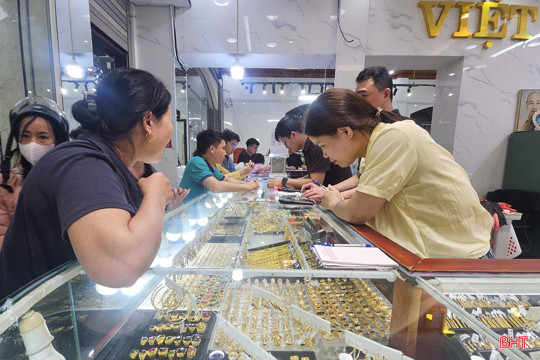 Ngắm những sản phẩm vàng “hút khách” ngày vía Thần Tài 