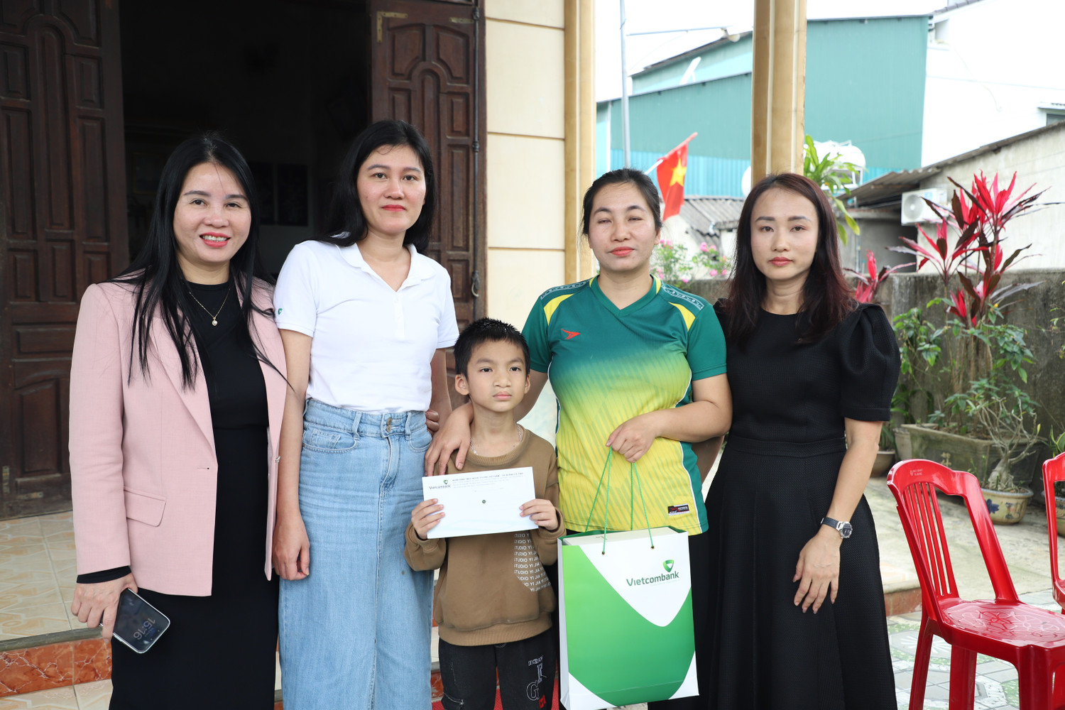 Hơn 1,6 tỷ đồng quà Tết được Vietcombank trao tại Hà Tĩnh