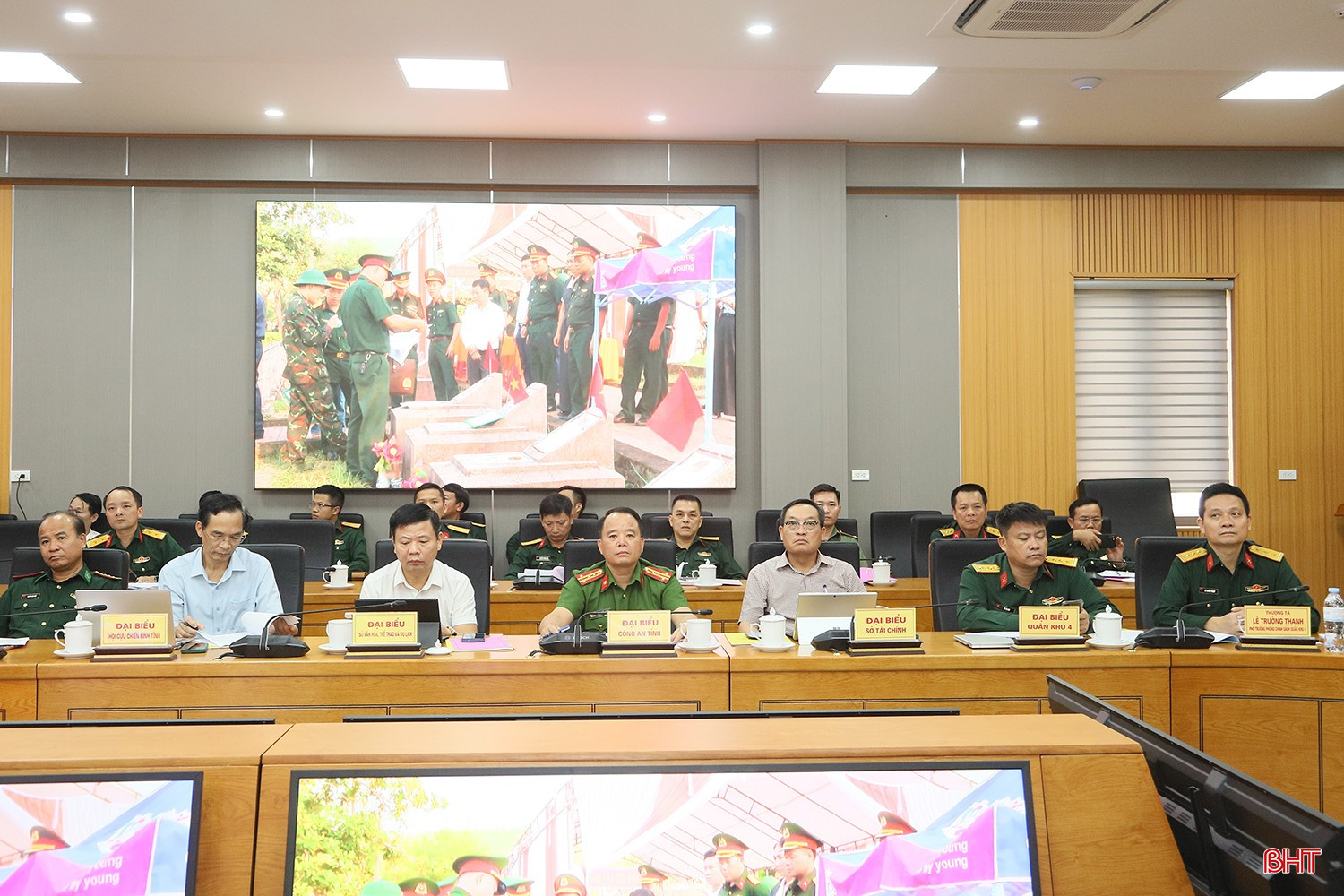 Lãnh đạo các sở, ngành tham dự hội nghị. bqbht_br_3.jpg