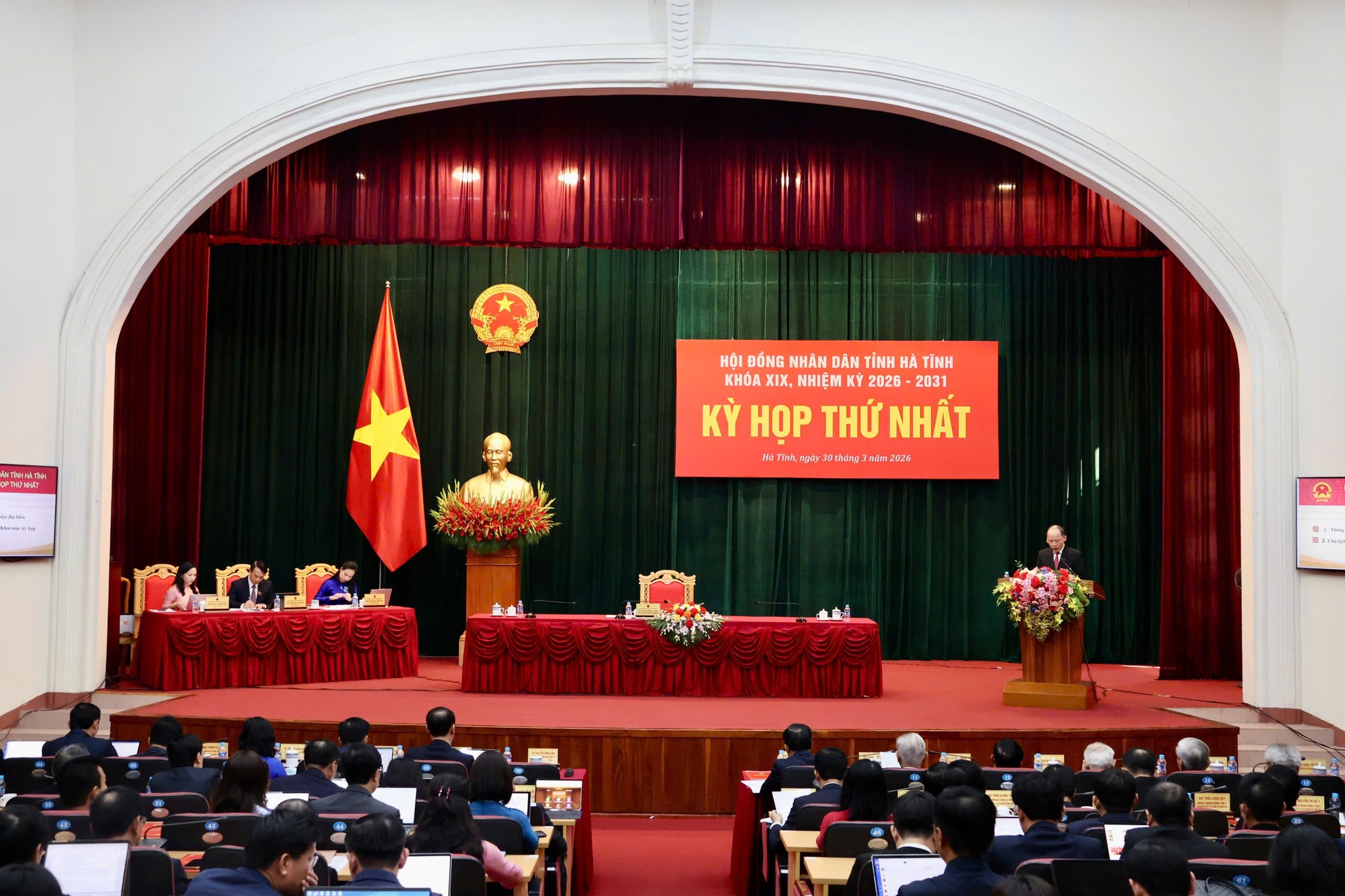 Thường trực HĐND tỉnh công bố các quyết định về công tác cán bộ