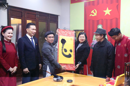 Khai mạc trưng bày chuyên đề “Đại thi hào Nguyễn Du – Ngàn năm nhớ mãi”