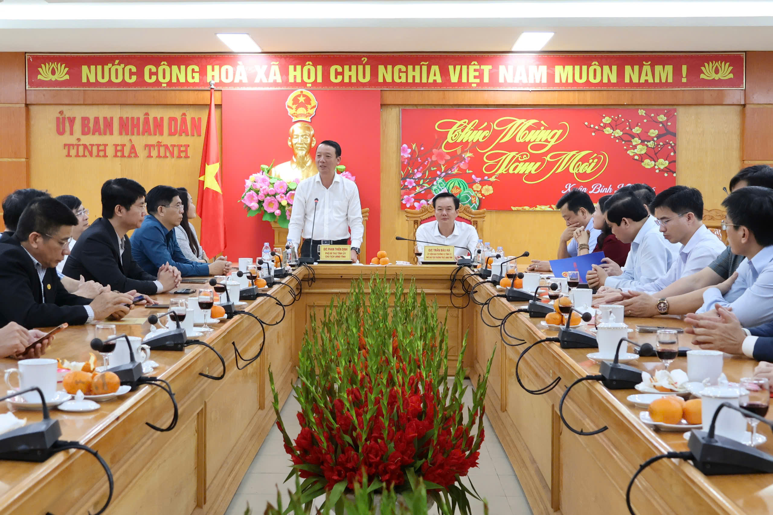Chủ tịch UBND tỉnh Phan Thiên Định gặp mặt cán bộ, công chức, viên chức, người lao động Văn phòng UBND tỉnh