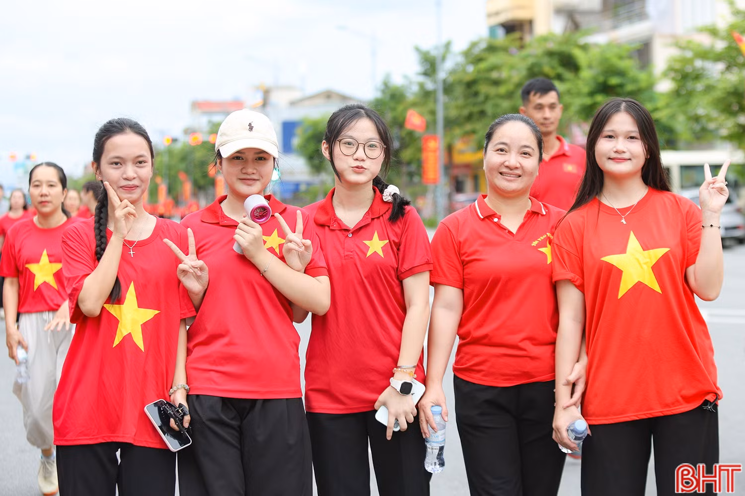 Với thông điệp “Hành trình 10 tỷ bước xanh - Vì Việt Nam vững bền”, Ban tổ chức kêu gọi người dân trên cả nước cùng rèn luyện sức khỏe, hình thành thói quen vận động và chung tay lan tỏa lối sống xanh.