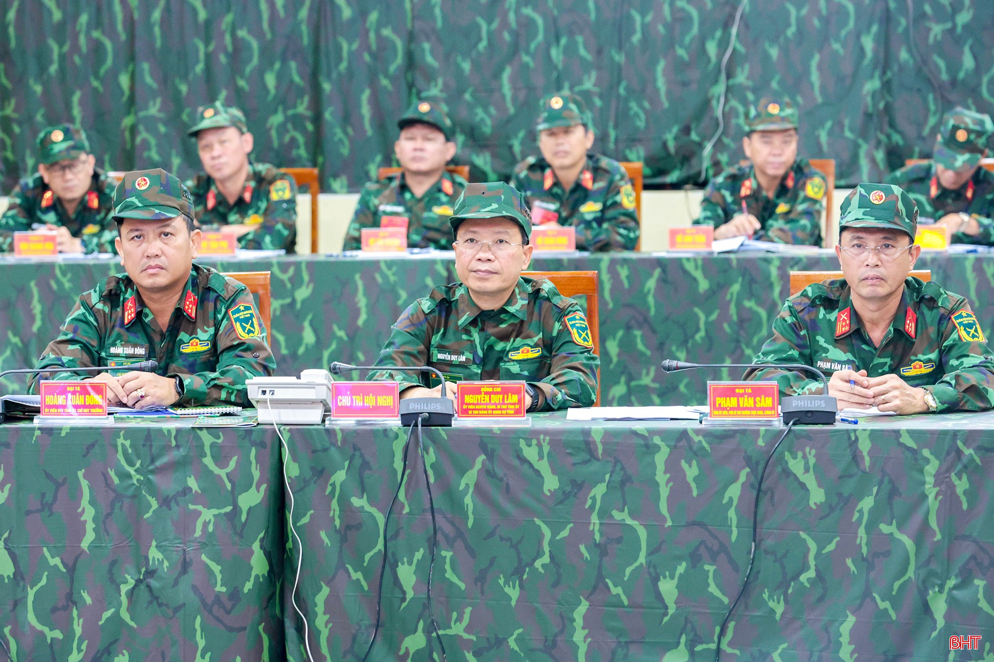 Các đồng chí: Nguyễn Duy Lâm – Ủy viên Trung ương Đảng, Bí thư Tỉnh ủy, Bí thư Đảng ủy Quân sự tỉnh, Trưởng ban Chỉ đạo diễn tập Khu vực phòng thủ tỉnh; Đại tá Hoàng Xuân Đông – Ủy viên BTV Tỉnh ủy, Phó Bí thư Đảng ủy Quân sự tỉnh, Chỉ huy trưởng Bộ CHQS tỉnh, Phó Trưởng ban Thường trực Ban Chỉ đạo diễn tập Khu vực phòng thủ tỉnh; Đại tá Phạm Văn Sâm – Phó Bí thư Thường trực Đảng ủy, Chính ủy Bộ CHQS tỉnh chủ trì hội nghị. Các đồng chí: Nguyễn Duy Lâm – Ủy viên Trung ương Đảng, Bí thư Tỉnh ủy, Bí thư Đảng ủy Quân sự tỉnh, Trưởng ban Chỉ đạo diễn tập Khu vực phòng thủ tỉnh; Đại tá Hoàng Xuân Đông – Ủy viên BTV Tỉnh ủy, Phó Bí thư Đảng ủy Quân sự tỉnh, Chỉ huy trưởng Bộ CHQS tỉnh, Phó Trưởng ban Thường trực Ban Chỉ đạo diễn tập Khu vực phòng thủ tỉnh; Đại tá Phạm Văn Sâm – Phó Bí thư Thường trực Đảng ủy, Chính ủy Bộ CHQS tỉnh chủ trì hội nghị.
