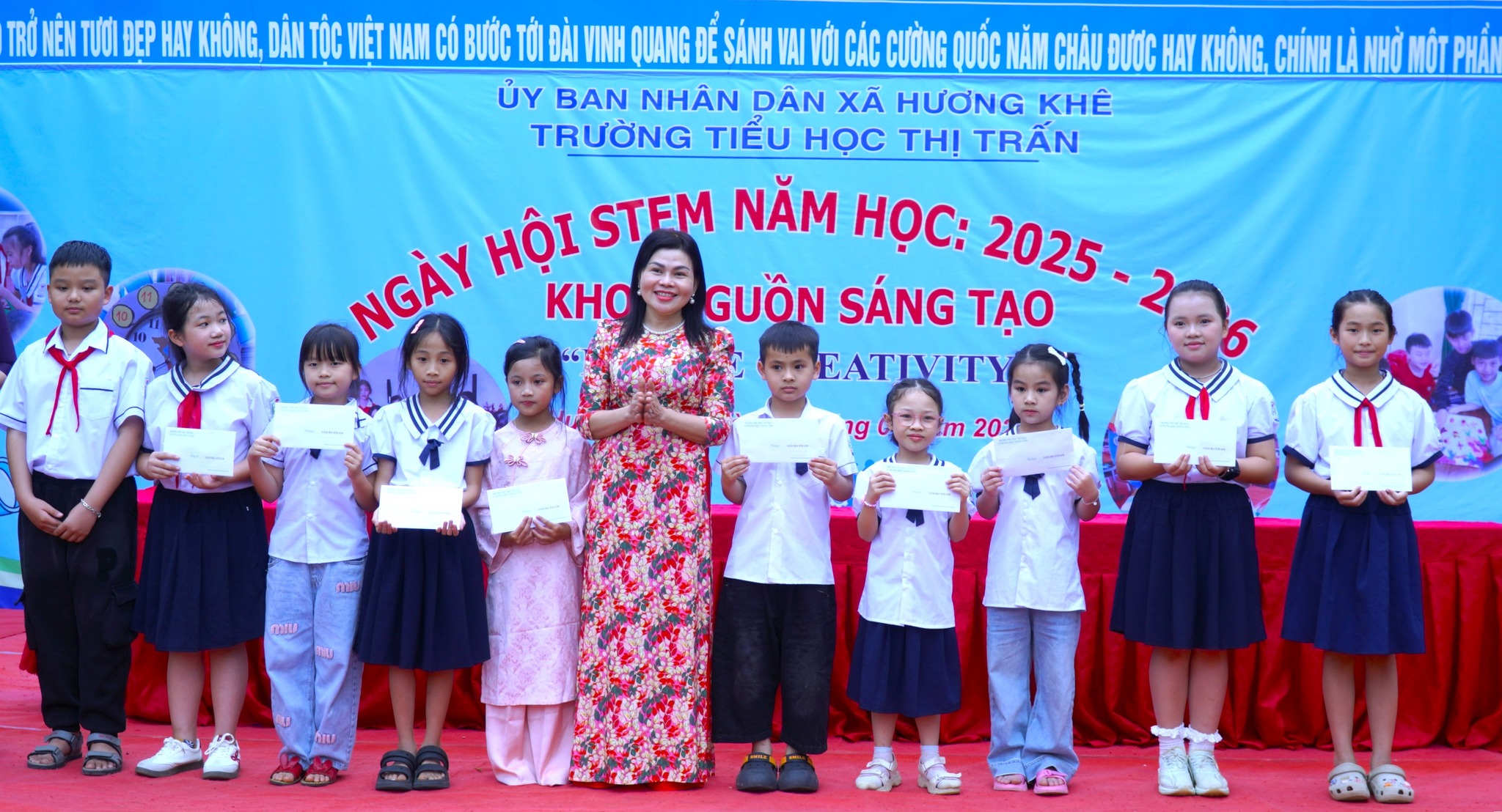 Học sinh Tiểu học Hương Khê hào hứng với Ngày hội STEM “Khơi nguồn sáng tạo”