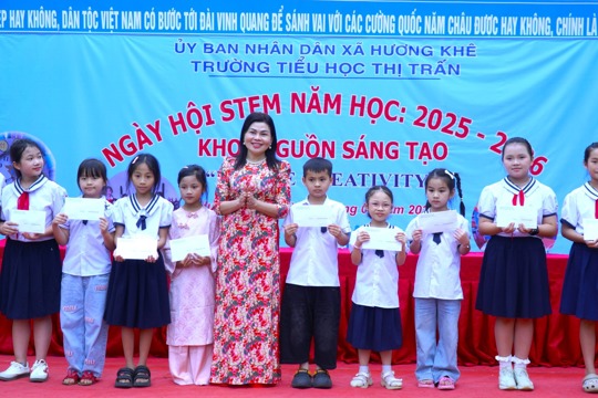Học sinh Tiểu học Hương Khê hào hứng với Ngày hội STEM “Khơi nguồn sáng tạo”
