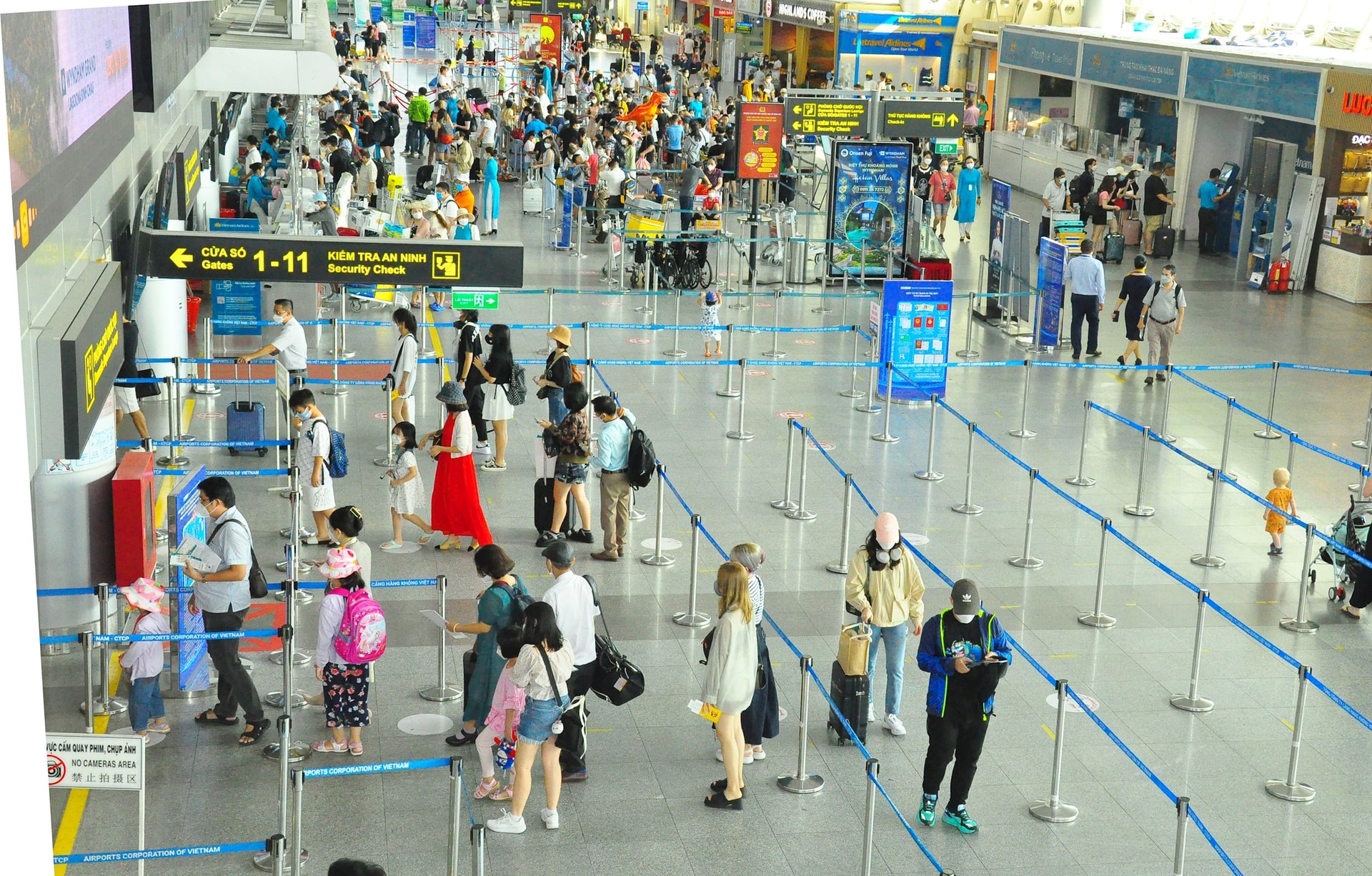 Thí điểm lối đi riêng cho hành khách dùng VNeID tại sân bay Đà Nẵng