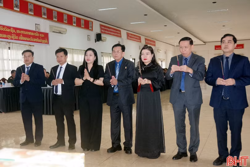 Tiễn đưa hài cốt các liệt sỹ quân tình nguyện Việt Nam về tỉnh Bolikhămxay