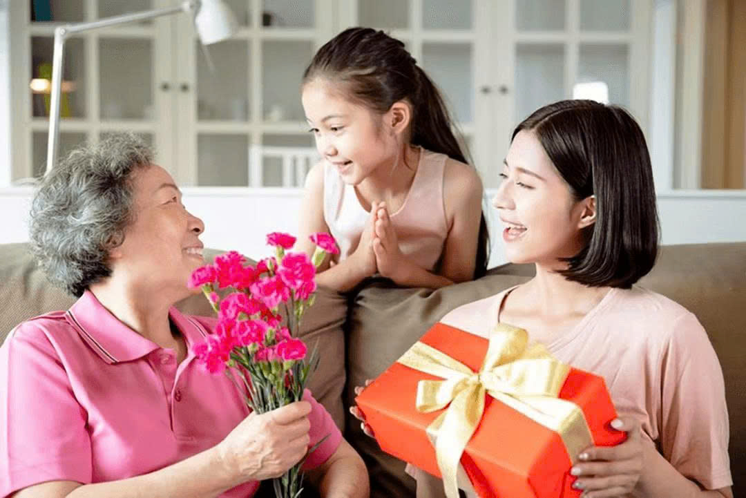 Đừng đợi đến ngày lễ mới hỏi mẹ thích gì
