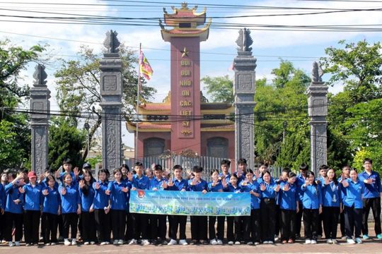 Tuổi trẻ Hà Tĩnh đồng loạt ra quân Ngày Chủ nhật xanh