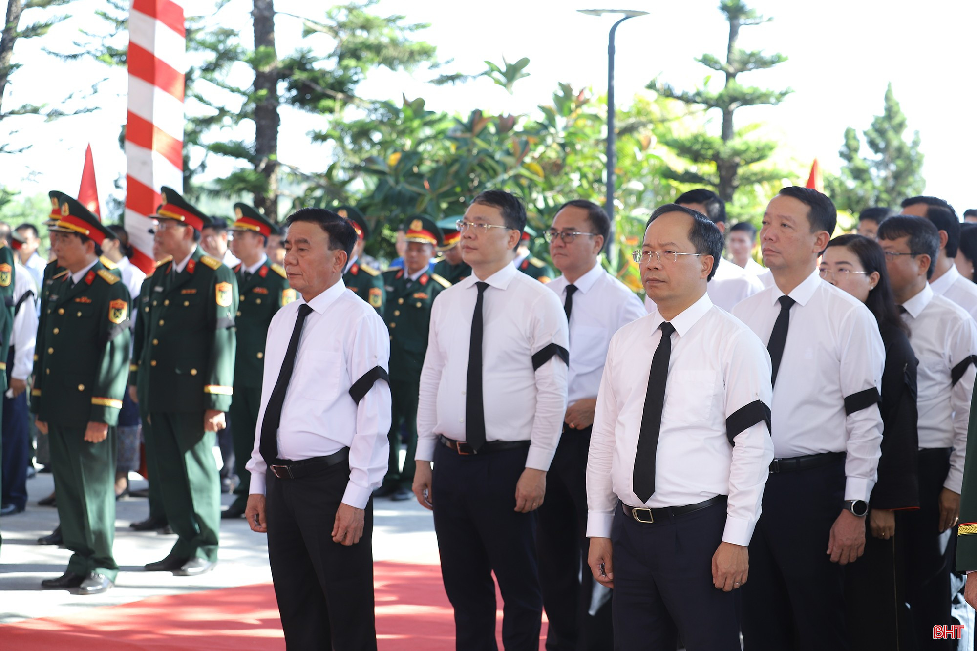 Thường trực Ban Bí thư Trần Cẩm Tú dự lễ truy điệu và an táng hài cốt liệt sỹ tại Hà Tĩnh