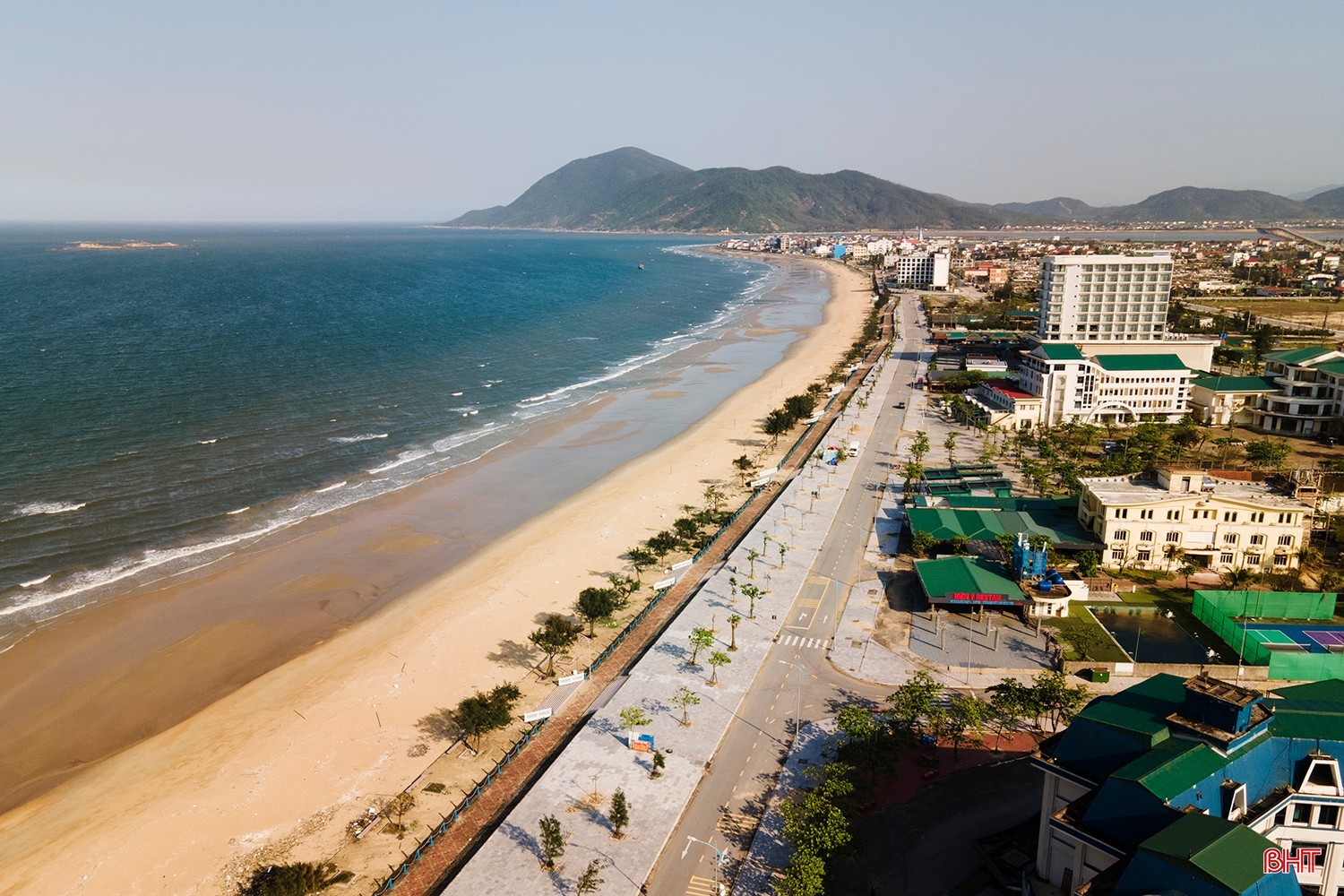 Khai trương điểm mùa du lịch biển Hà Tĩnh năm 2026 tại Thiên Cầm