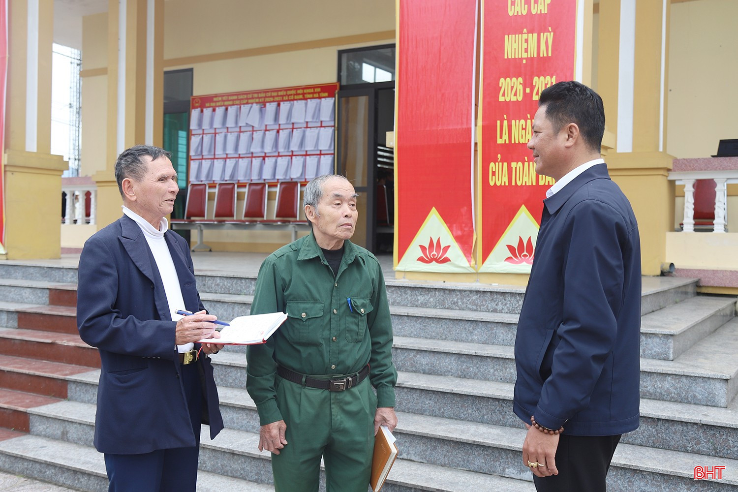 Những người đóng góp thầm lặng cho công tác bầu cử