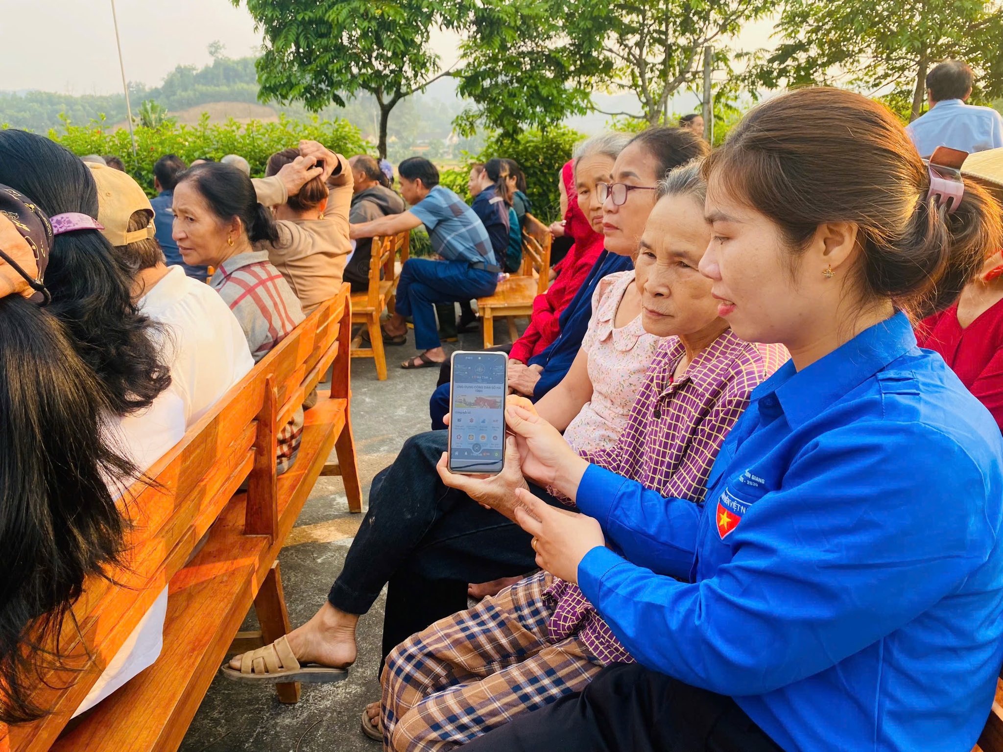Hơn 200 đoàn viên tham gia hỗ trợ chuyển đổi số tại cơ sở