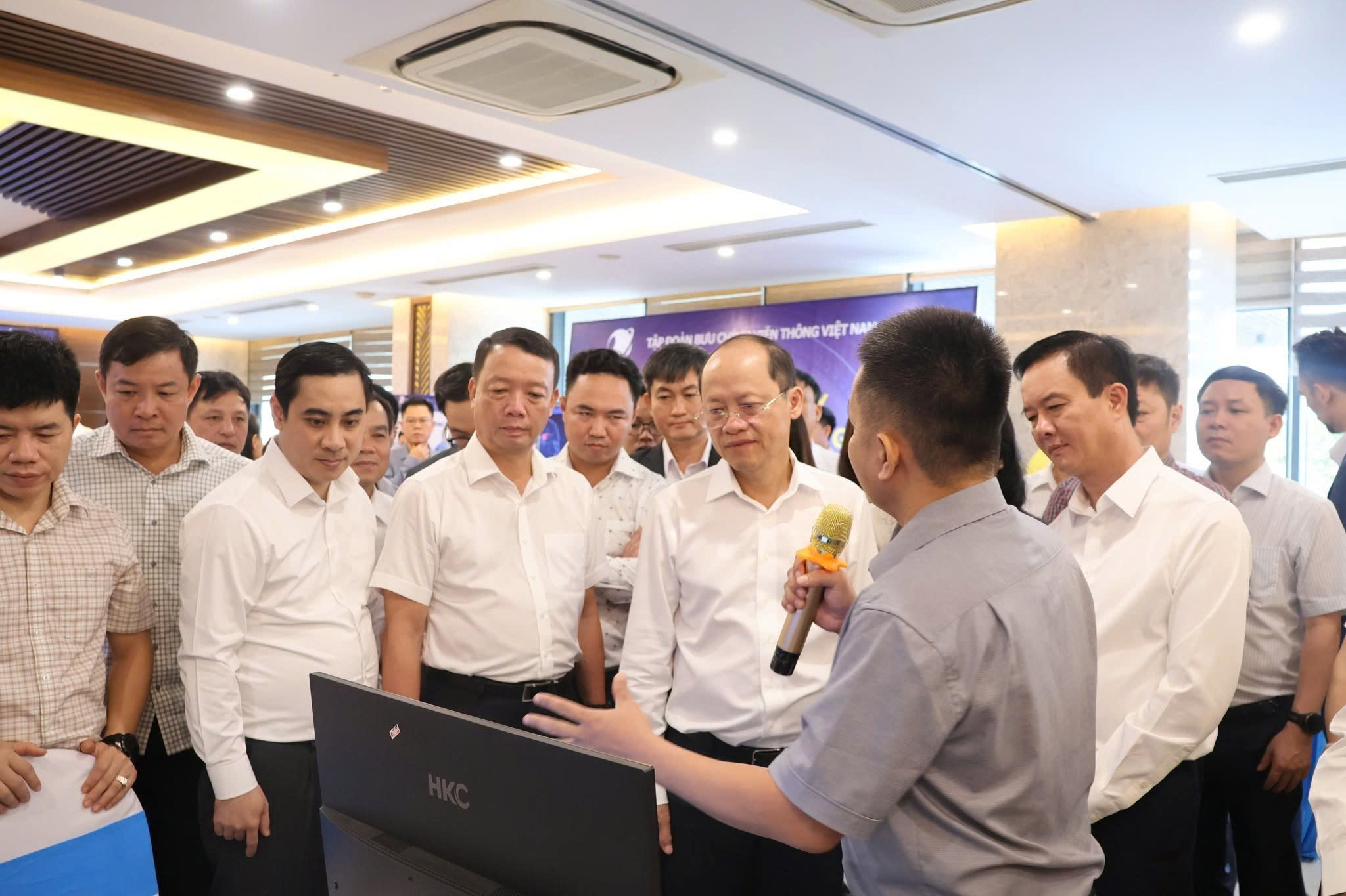 Đối thoại với thanh niên Hà Tĩnh về khởi nghiệp, đổi mới sáng tạo và chuyển đổi số