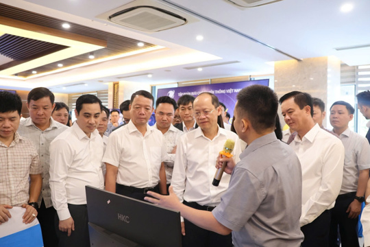Đối thoại với thanh niên Hà Tĩnh về khởi nghiệp, đổi mới sáng tạo và chuyển đổi số
