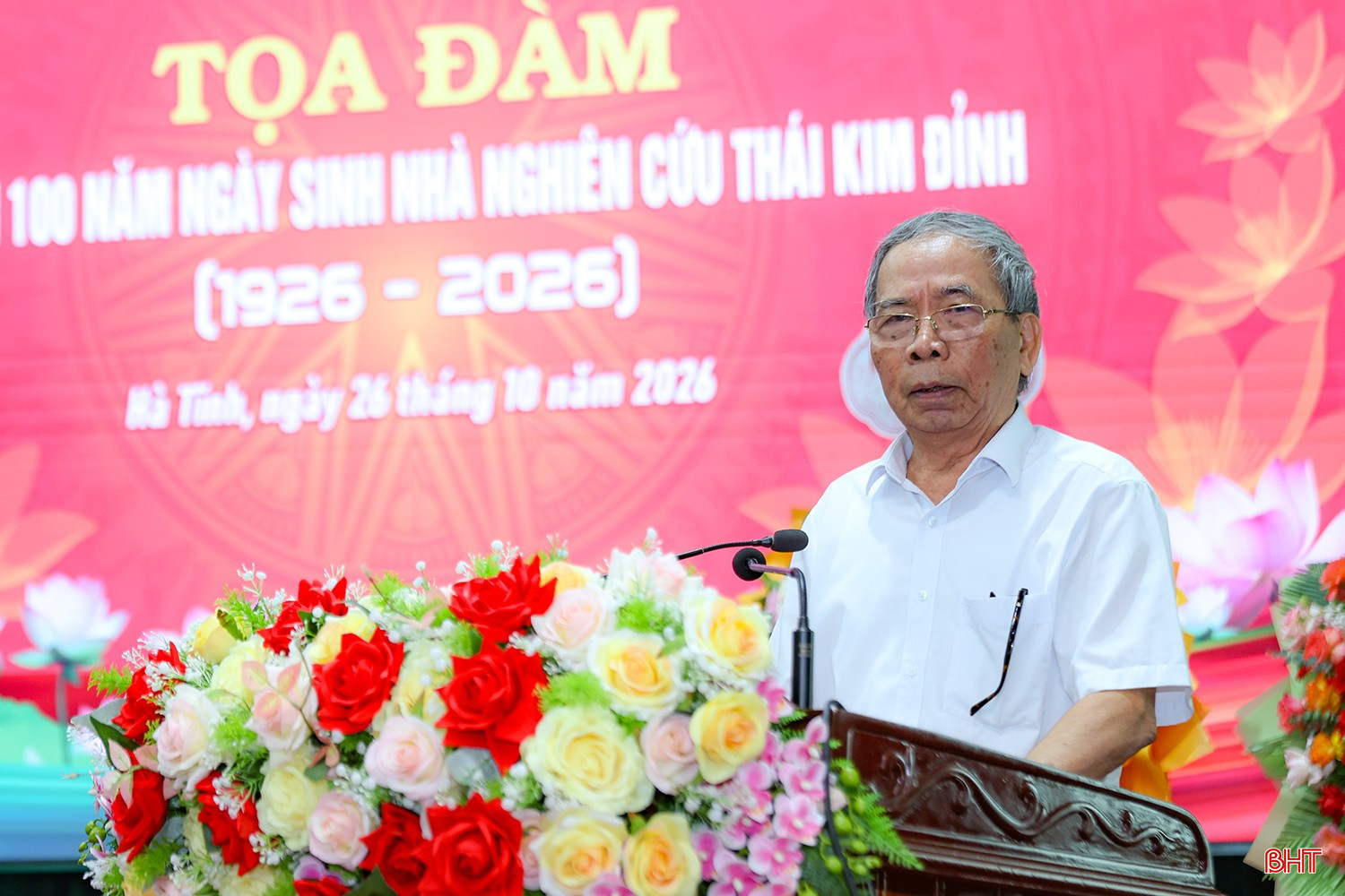 Nhà văn Đức Ban chia sẻ những kỷ niệm thân tình với nhà nghiên cứu Thái Kim Đỉnh. Nhà văn Đức Ban chia sẻ những kỷ niệm thân tình với nhà nghiên cứu Thái Kim Đỉnh.