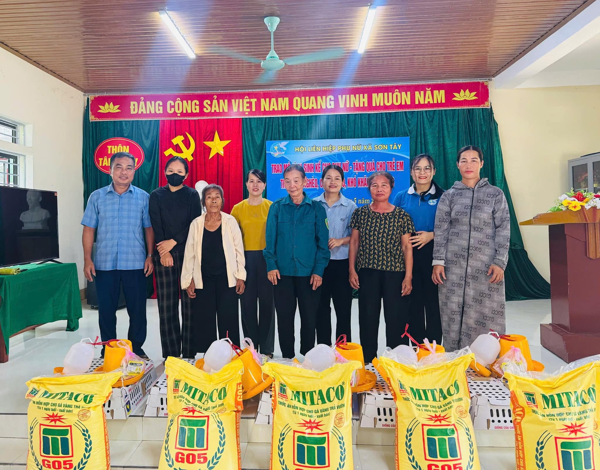 Hội LHPN xã Sơn Tây hỗ trợ sinh kế cho hội viên phụ nữ khó khăn