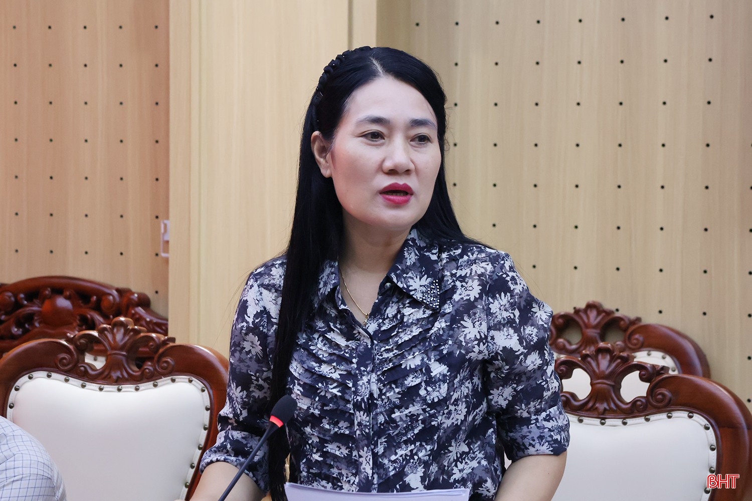 Phó Chủ tịch HĐND tỉnh Nguyễn Thị Việt Hà phát biểu tại cuộc làm việc. bqbht_br_img-6048.jpg