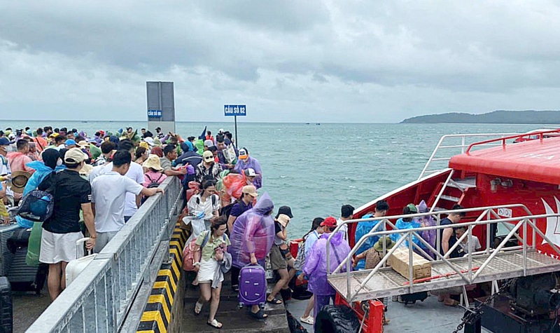 Siết chặt an toàn du lịch mùa mưa bão tại địa phương