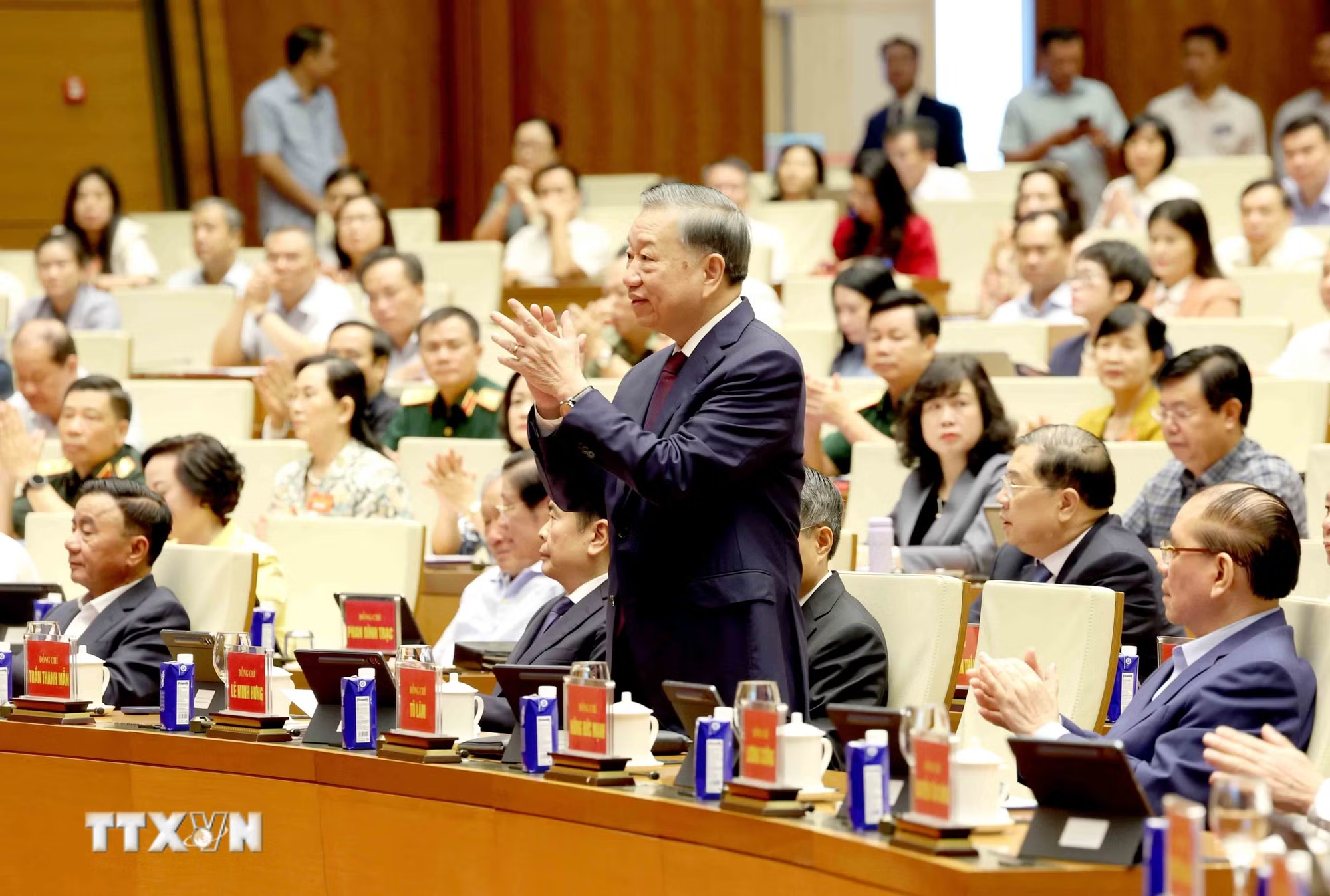 Đồng chí Tô Lâm - Tổng Bí thư, Chủ tịch nước và các đồng chí lãnh đạo Đảng, Nhà nước, các ban, bộ, ngành dự hội nghị tại điểm cầu Hà Nội - Ảnh: TTXVN ttxvn-tlljpg.png