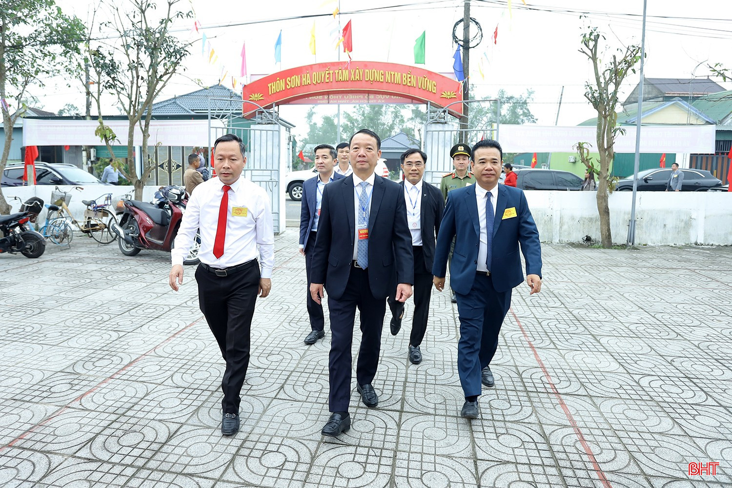 Chủ tịch UBND tỉnh Phan Thiên Định kiểm tra công tác bầu cử tại Thạch Hà