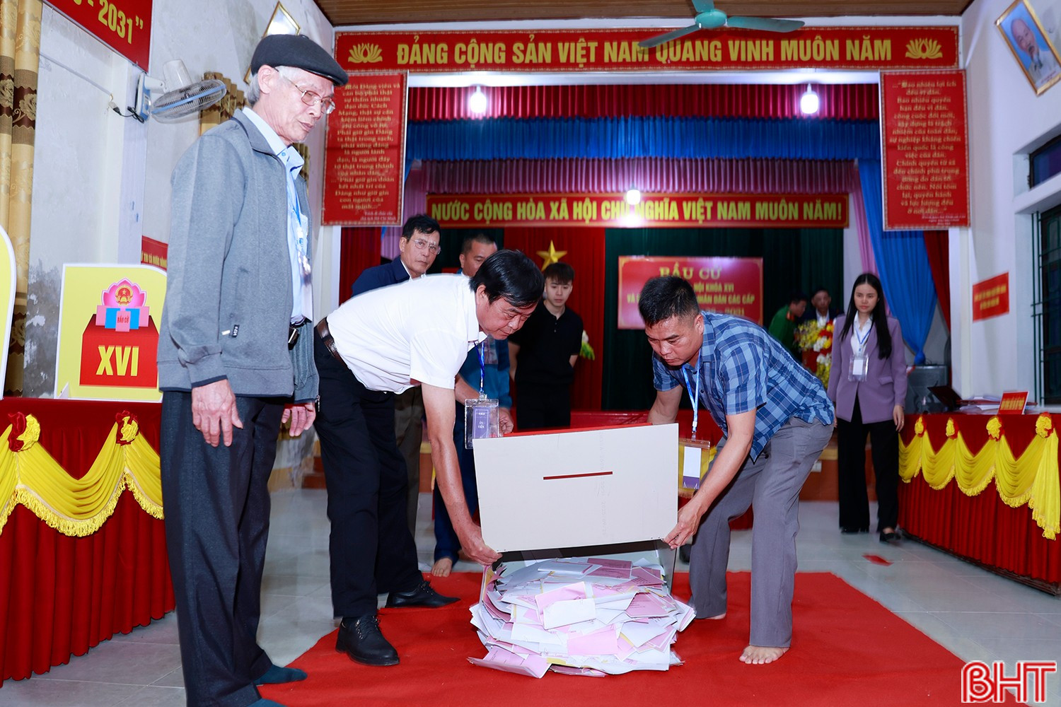 Tổ bầu cử tại khu vực bầu cử số 1 (phường Sông Trí) nhận về 4.019 phiếu, đạt tỷ lệ 100%.