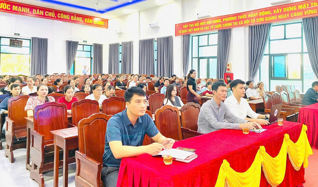 120 “hạt nhân số” ở Sơn Giang được trang bị kỹ năng công nghệ