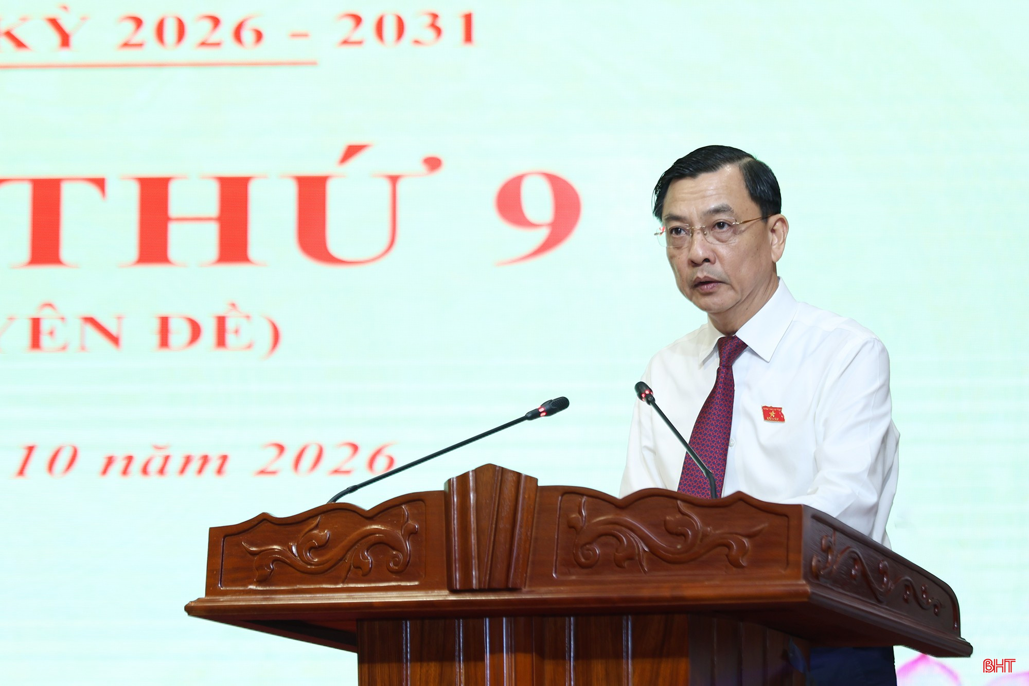 Đồng chí Trần Việt Hà - Ủy viên BTV Tỉnh ủy, Giám đốc Sở Tài chính báo cáo các tờ trình. bqbht_br_a623a9675.jpg