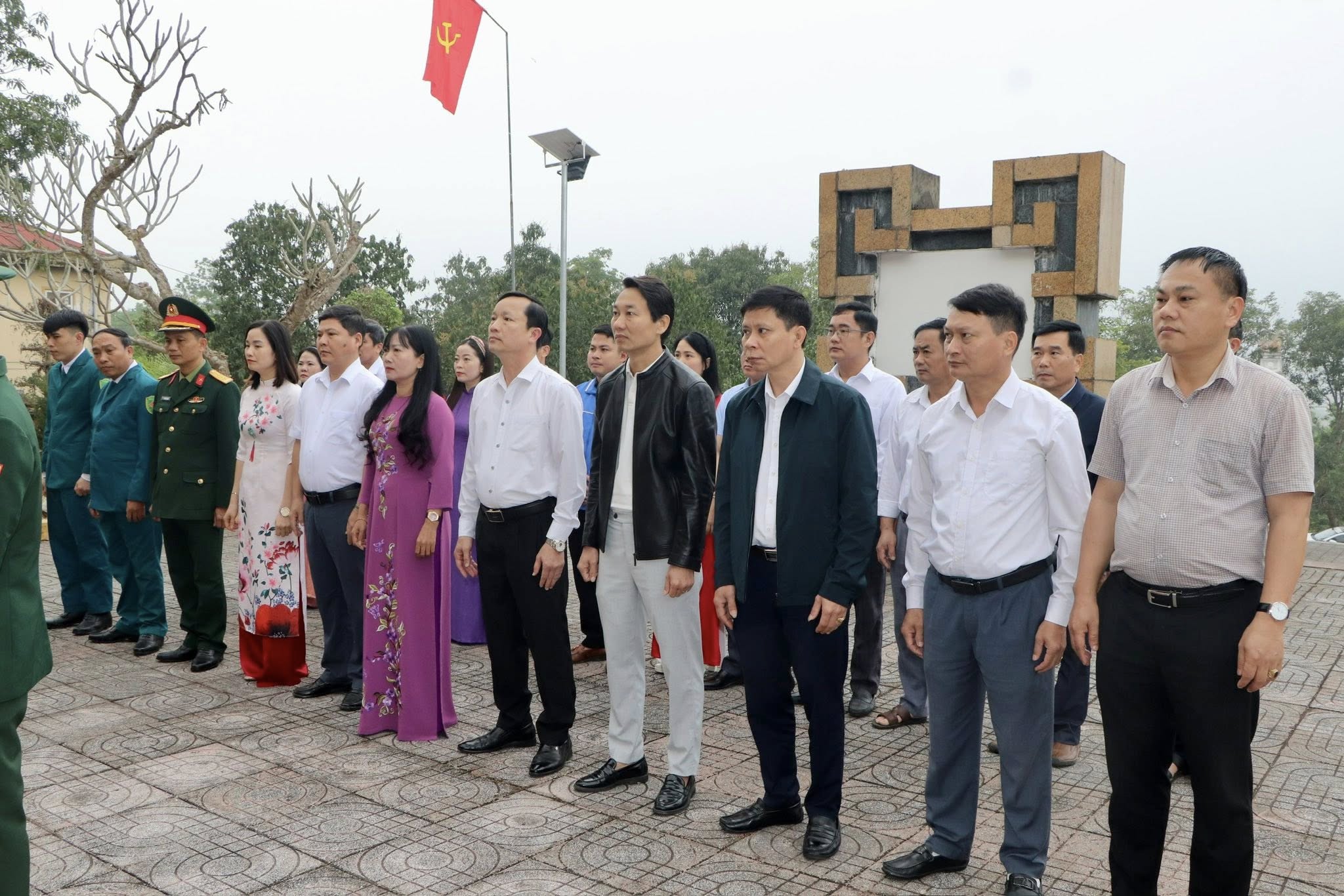 Vũ Quang thành kính dâng hương tri ân các anh hùng liệt sĩ và bậc tiền nhân